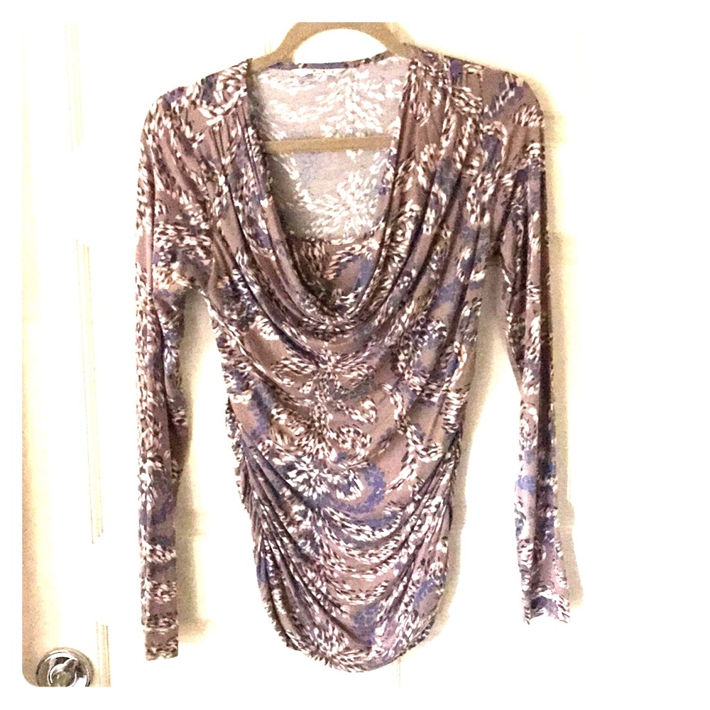 Cabi top size small, barely worn